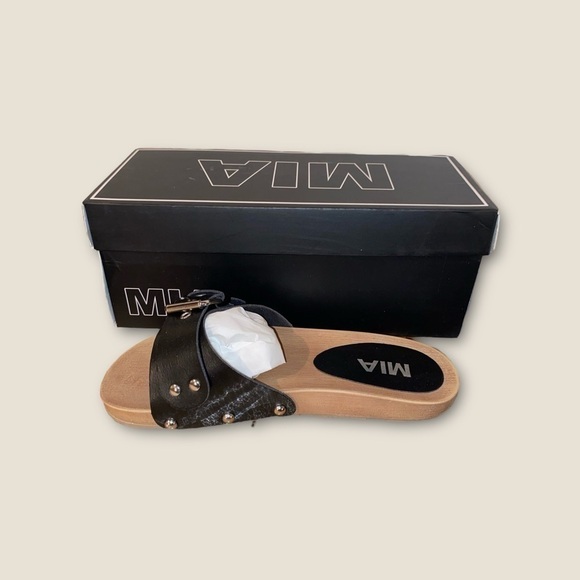 MIA Thia Sandals in Black - Picture 2 of 7